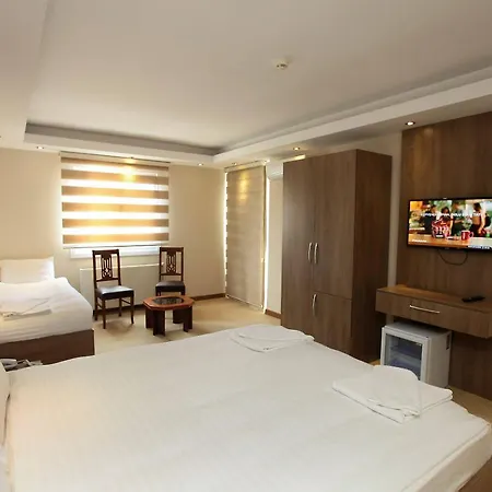 Ny World Hotell 3*