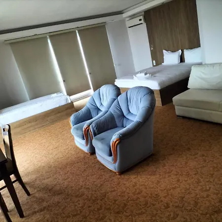 Ny World Hotel 3*