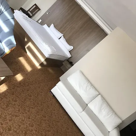 Ny World Hotel 3*